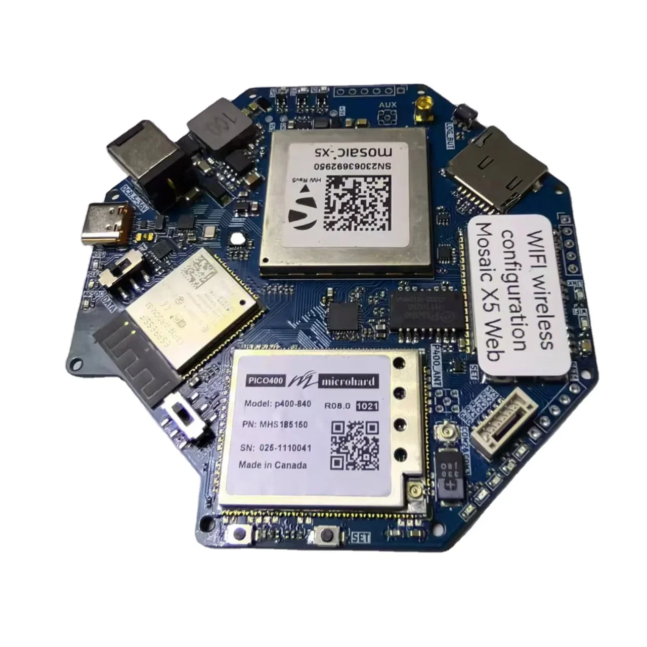 يحتوي وحدة لوحة الموقع Septentrio_mosaic X5 Gnss Gps على وحدة ESP32 WiFi ومحطة راديو MicroHard P400-840