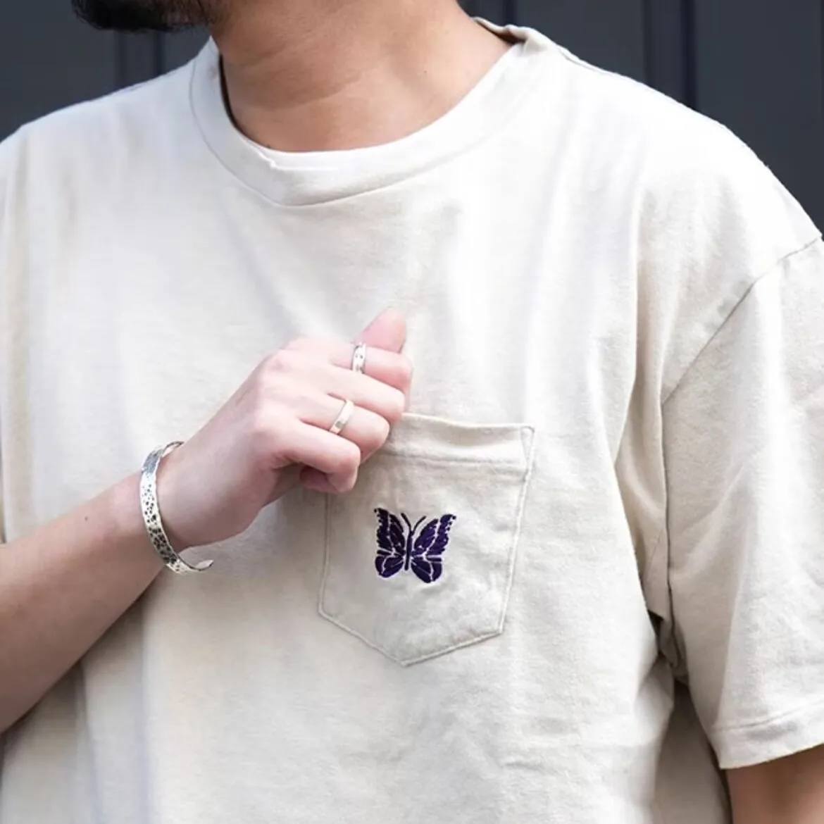 

Retro Japanese Style Pure Color Pocket Tee T-Shirt with Embroidery round Neck Short Sleeve for Men And Women