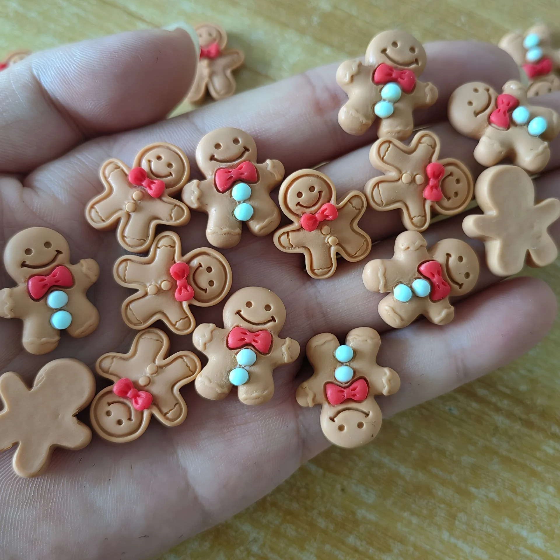 10pcs, Cartoon Christmas Gingerbread Man Resin Flatback Cabochon Figurine Scrapbook Christmas New Year Party Decoration