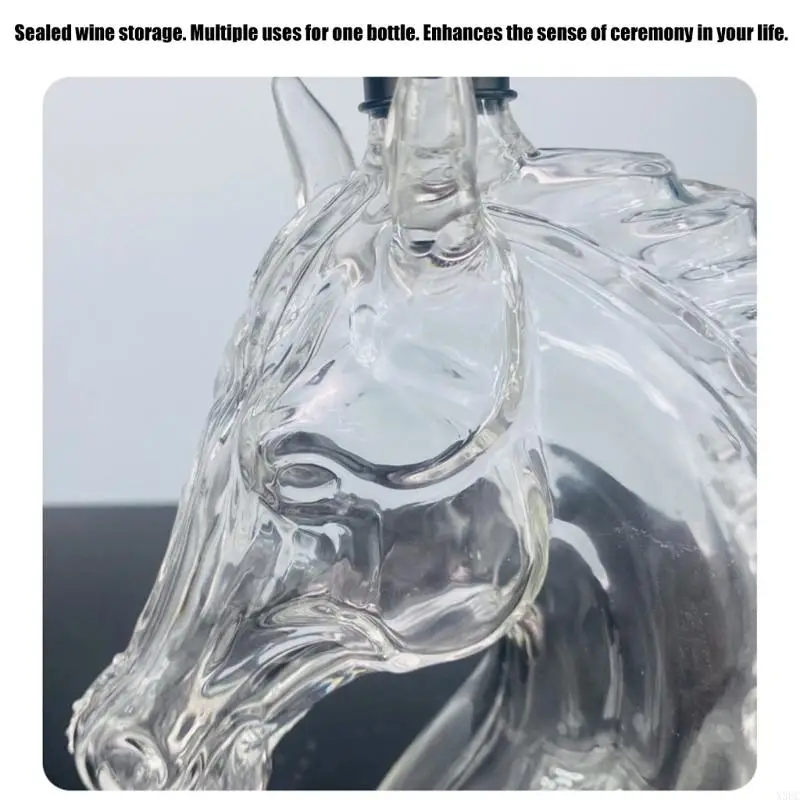 

Elegant Clear Whisky Bottle with Artistic Horse Glass Texture for Club X3UC