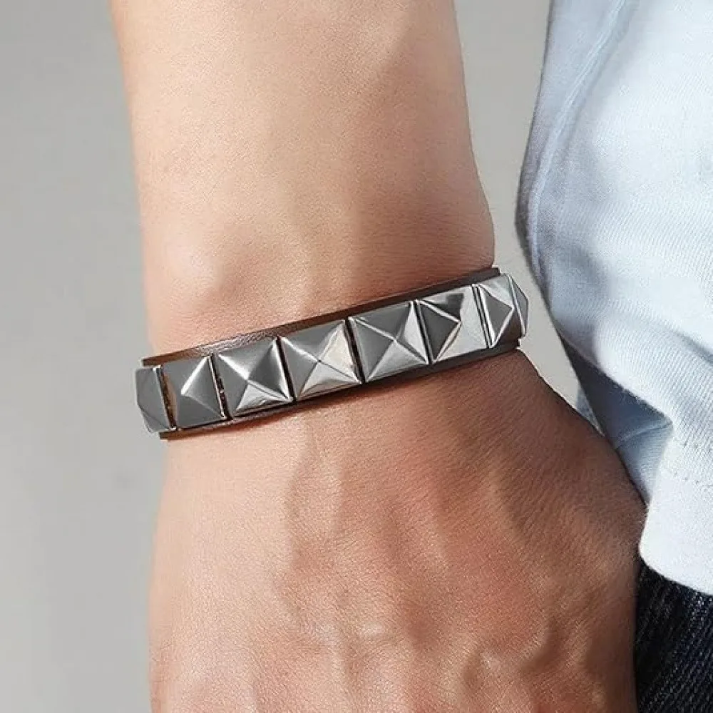 Unisex Punk Silver Pyramid Stud Wristband, Single Row Faux Leather Adjustable Wrist Cuff, Gothic Rock Street Couple Accessory