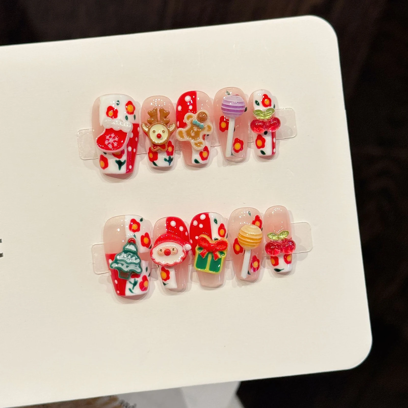 

10pcs Funny Christmas Handmade Fake Nails With 3D Cute Santa Elk Xmas Tree Elements Press On Nails Short T New Year False Nail