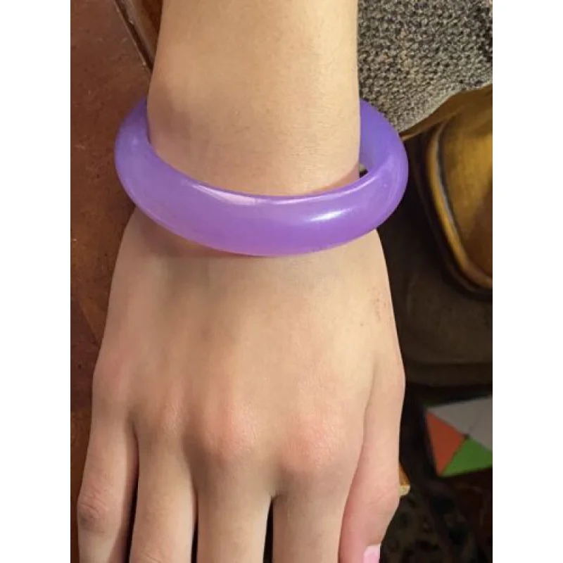 Amazing lavender jade ladies bangle