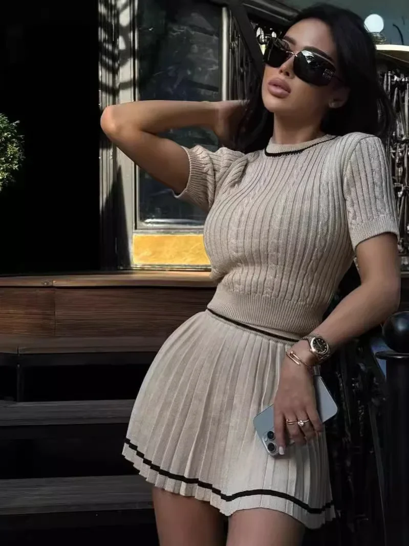 

2025 New Y2K Summer Knit 2 Pieces Women's Sets O-Neck Short Sleeve Tops and Pleated Sexy Mini Skirts Sweater Outfits Suit Female