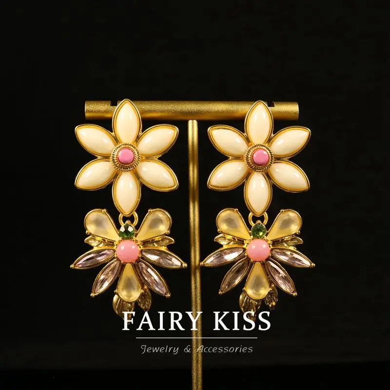 Sweet and fresh everything with temperament light luxury flower earrings