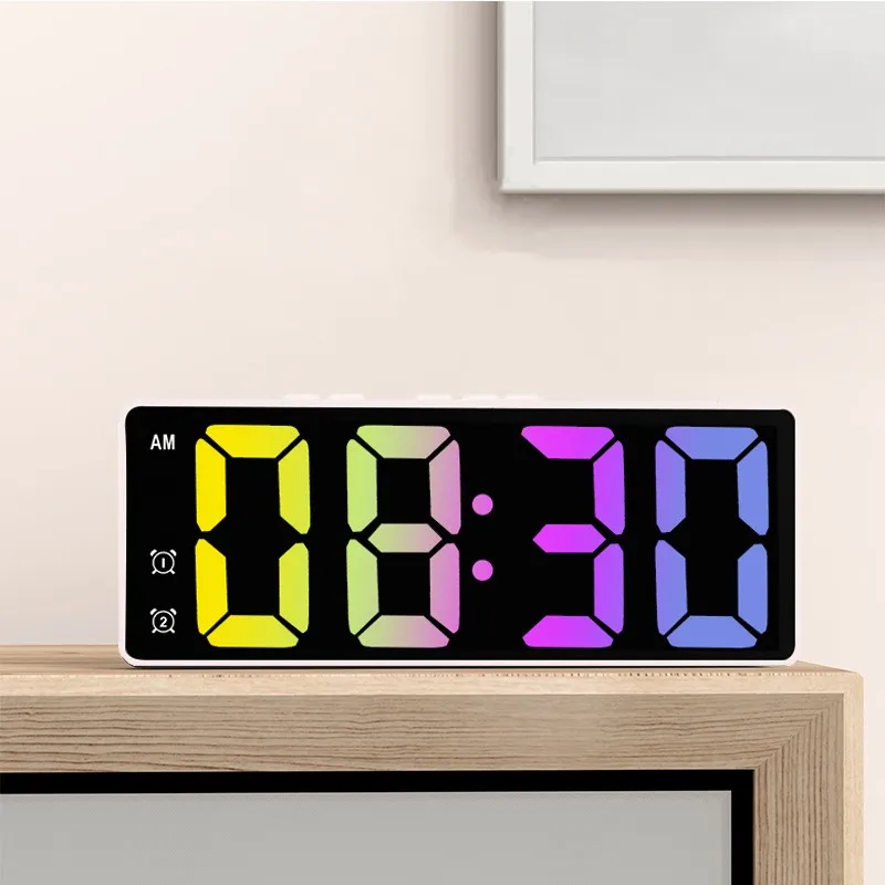 Budzik LED Elektroniczny zegar cyfrowy dla studentów Sterowanie głosowe Podwójne drzemki 12/24H Podwójne alarmy Wyciszenie temperatury Zegar stołowy