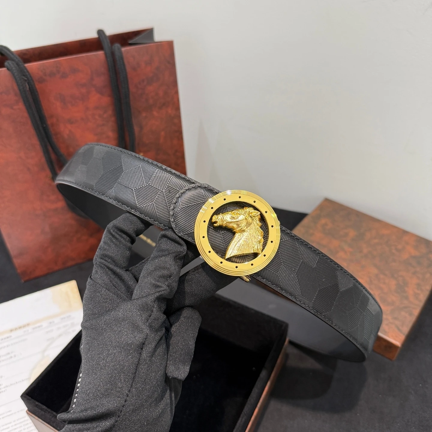 

Роскошный брендовый мужской ремень ручной работы, двусторонняя кожа, тисненая воловья кожа с верхним зерном, изысканная голова лошади, стальная пряжка, праздничные подарки