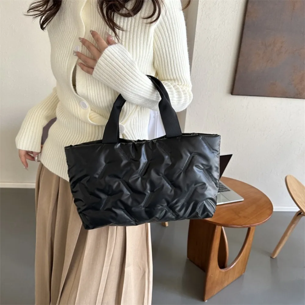 

Большая вместительная сумка-тоут, стеганая сумка-облако с пуховой подкладкой, однотонная сумка в корейском стиле, космическая хлопковая сумка для подмышек, сумка для покупок