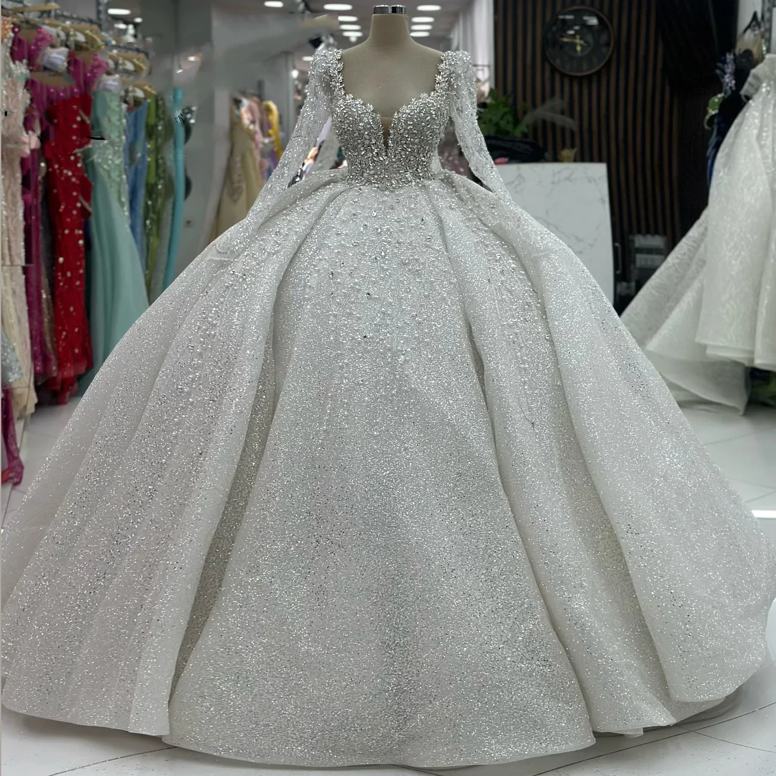 ヴィンカサニーカスタマイズ夜会服 V ネック長袖ウェディングドレス Vestidos デノビア目を引く石の装飾