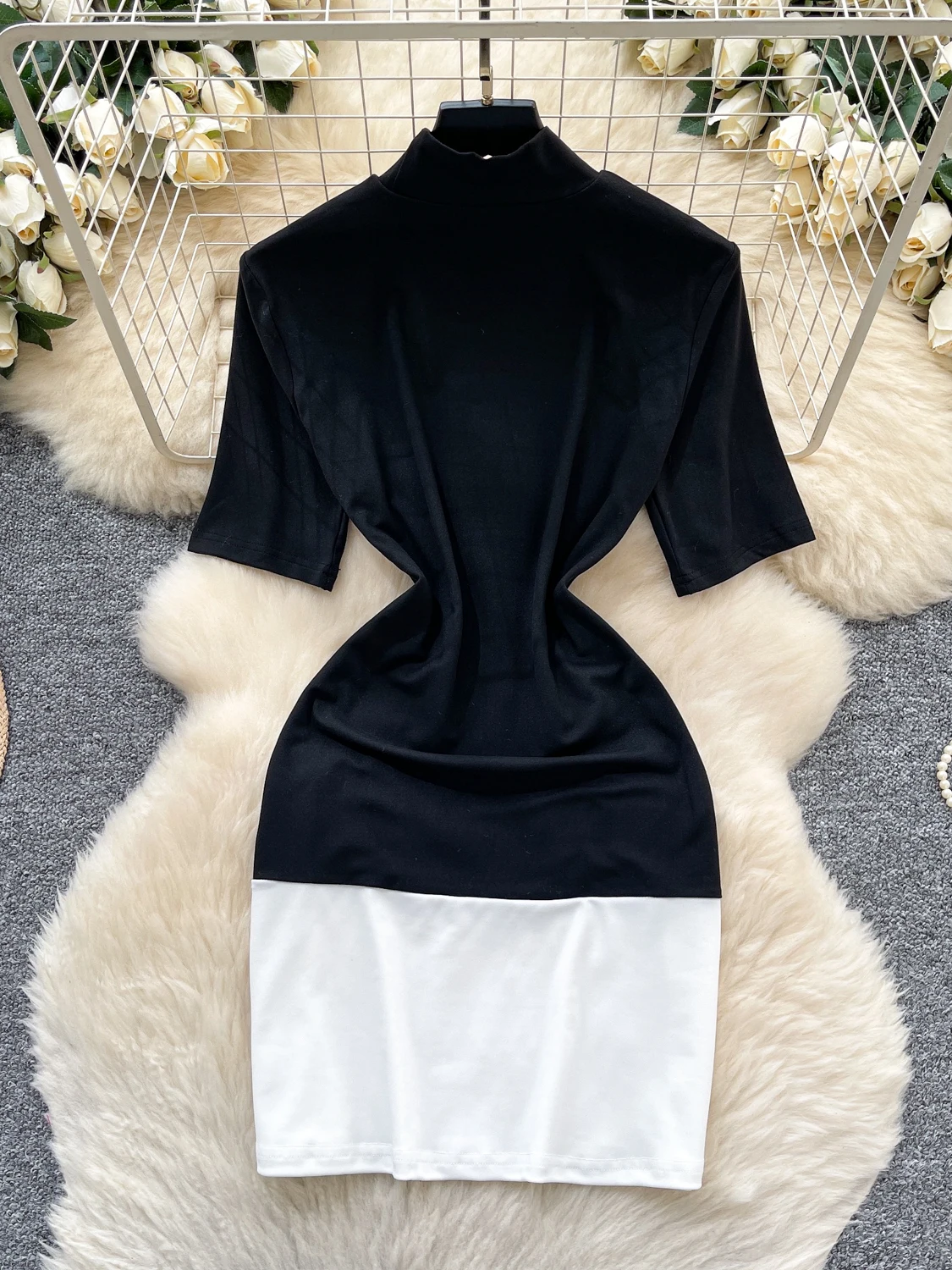 فستان أنيق بسيط بياقة واقفة وأكمام قصيرة للنساء بتصميم نحيف وكتلة ألوان صيفية فريدة من نوعها تنورة قصيرة أنيقة