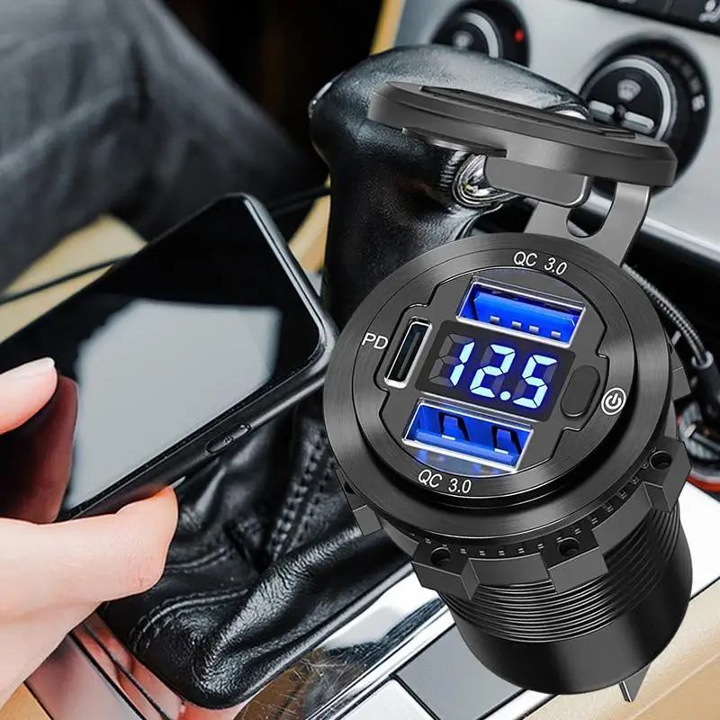 QC3.0 شاحن سيارة الأزرق LED عرض الجهد USB شاحن سيارة 3 منافذ مع زر 12-24 فولت مقاوم للماء سبائك الألومنيوم طاقة السيارات