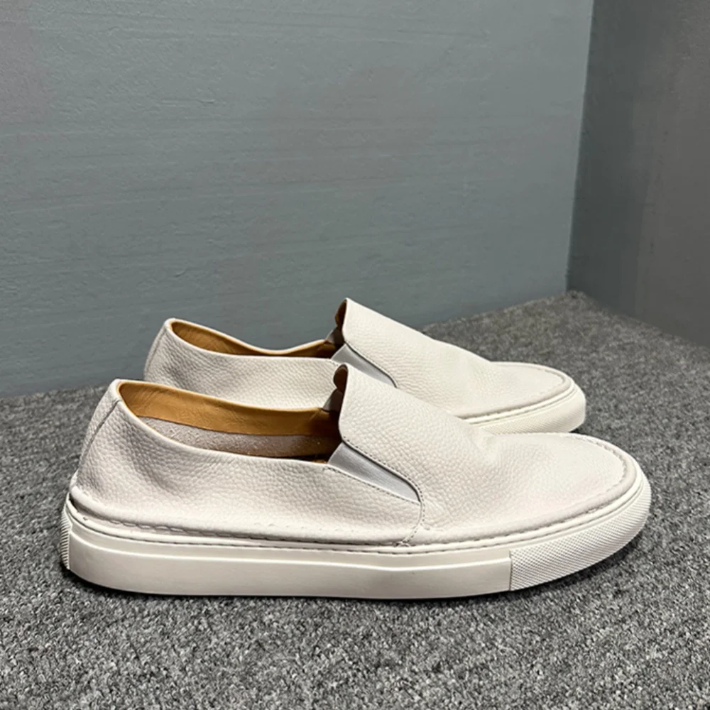 

New ultra-soft genuine leather driving shoes for men, breathable casual loafers, simple foot covering, white sneakers