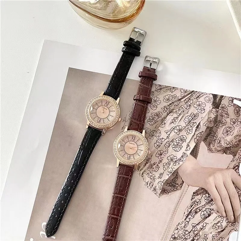 Orologio di design di lusso di marca per donna, cinturino in pelle, orologi eleganti con diamanti, orologio da polso al quarzo da donna con quadrante in oro Roma