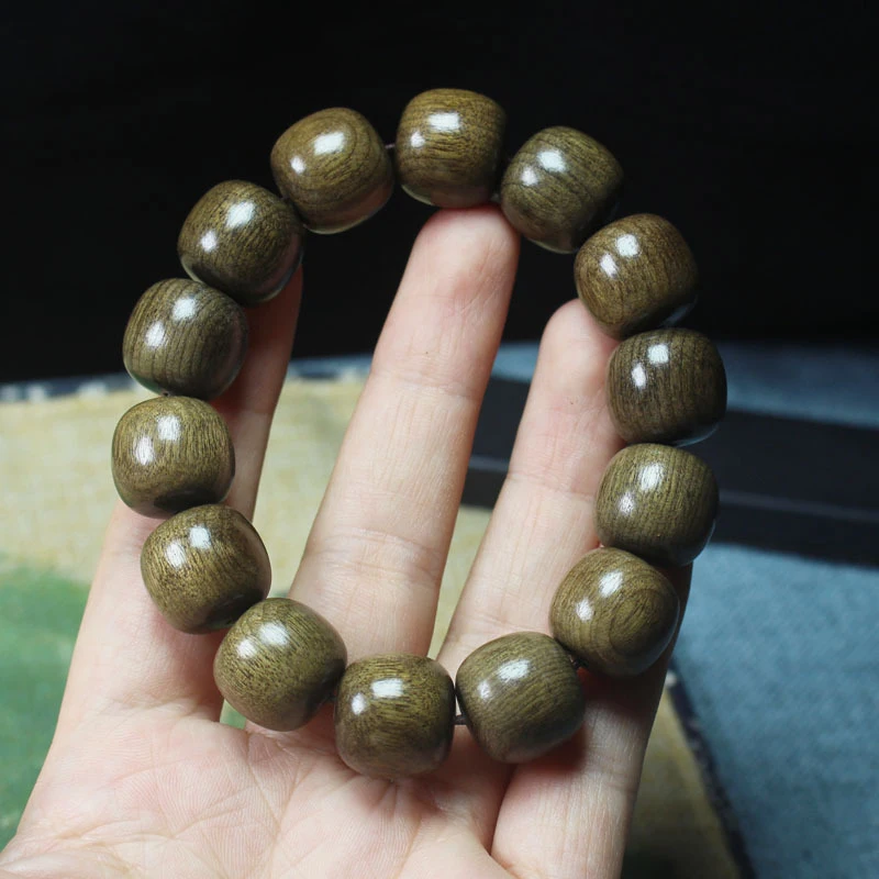 

Old-style barrel beads made of golden nanmu and dark wood, 15*16mm, with a light fragrance, rosewood and pearwood Buddhist beads