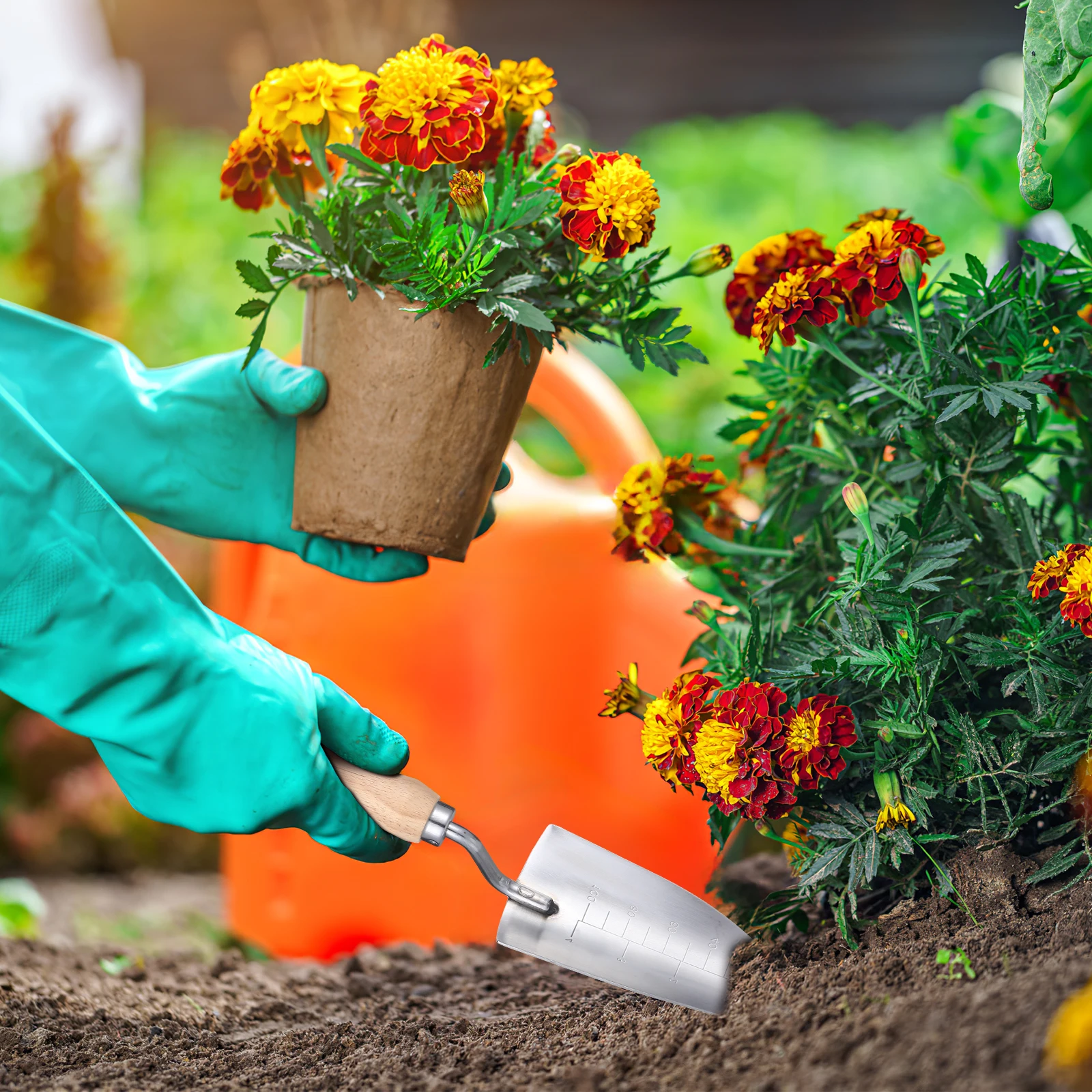 

Stainless Steel Garden Shovel Wooden Handle Hand Trowel Durable Rust Resistant Soil Tool Scale Markings Planting Transplanting