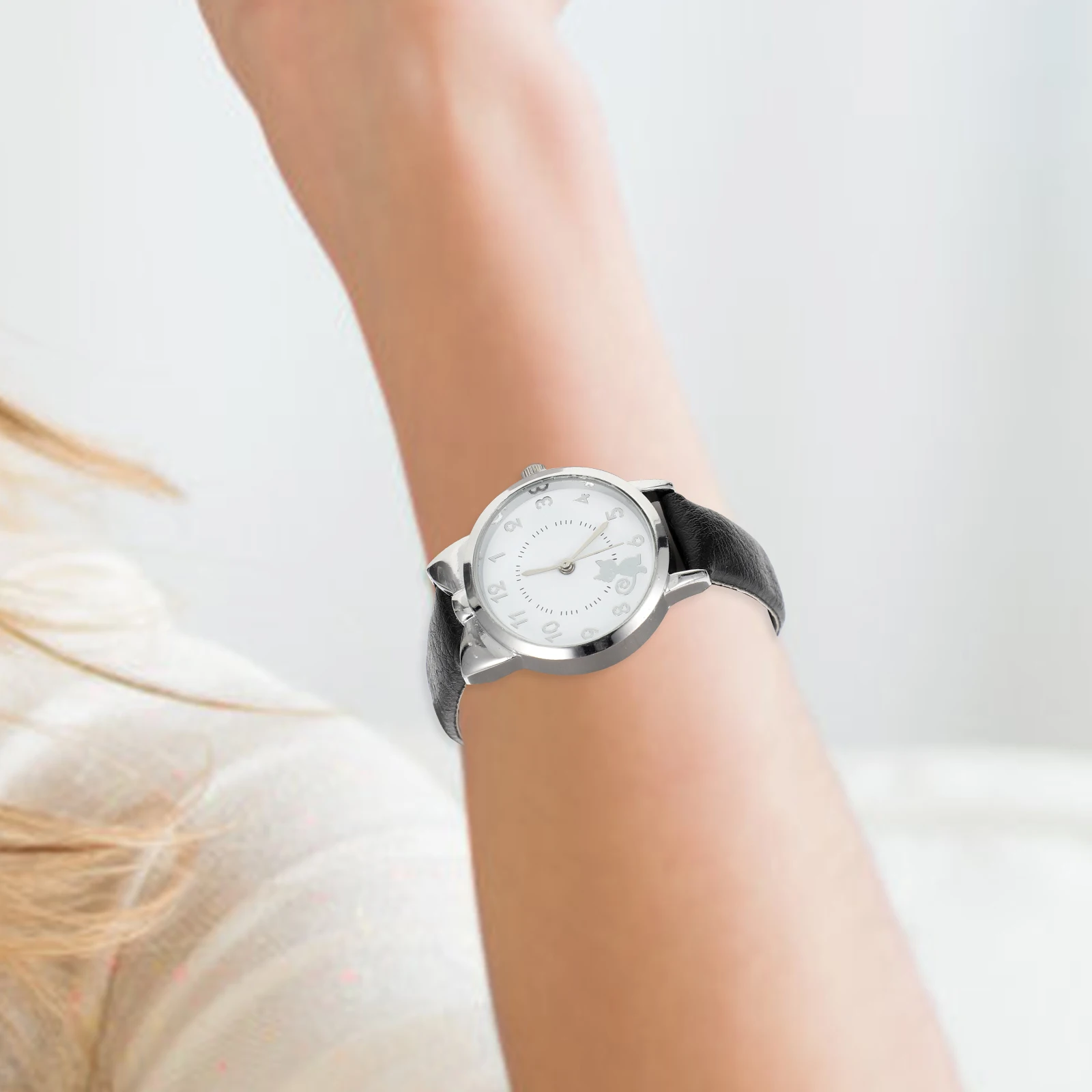 

Kitten Picture Watch for Women Small Delicate Lady Alloy Wristwatch Dainty Female Watches Elegant Design Fashionable Decoration