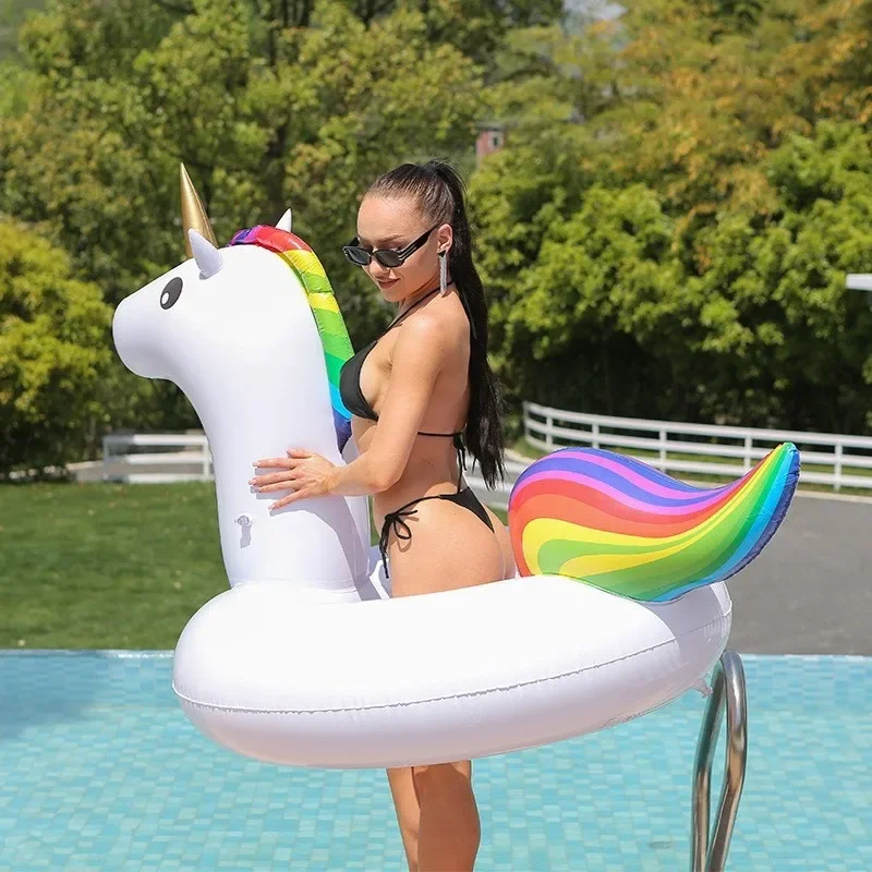 Giocattoli gonfiabili per piscina estiva Giocattoli per anelli di nuoto a forma di unicorno di cartone animato per bambini Adulti Acqua per feste in spiaggia ad aria addensata in PVC