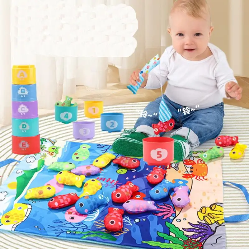 Juguete Montessori para niños pequeños que combina con conteo de números, clasificación de colores con juego de pesca de tela y tazas apilables