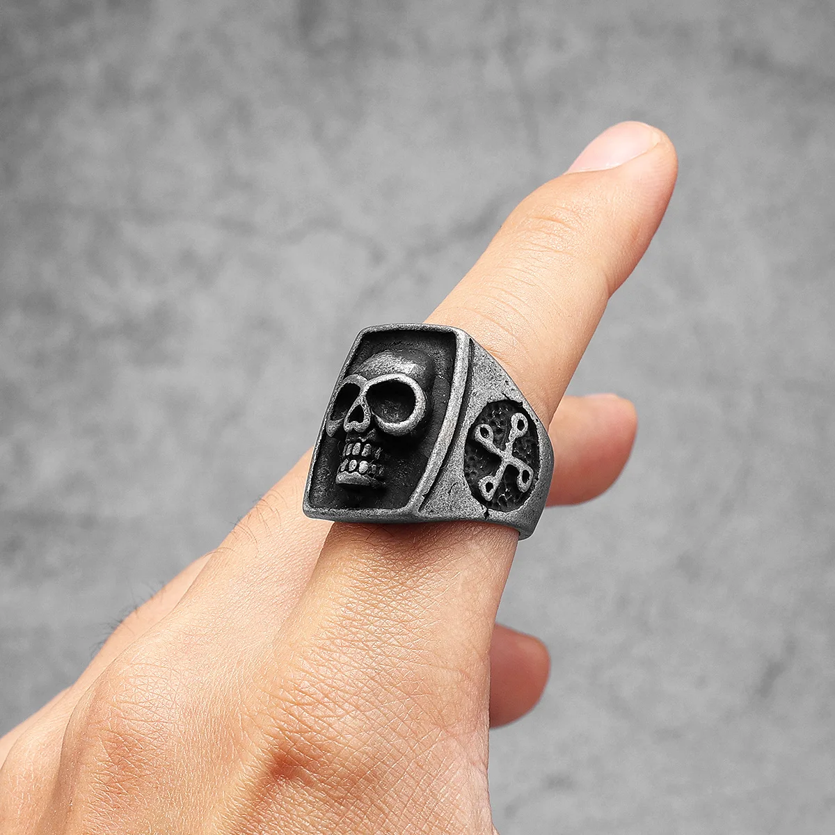 Phantom Skull Men Rings Stainless Steel Women Jewelry Punk Rock Vintage Black Gothic Simple Fashion Accessories Gifts Wholesale