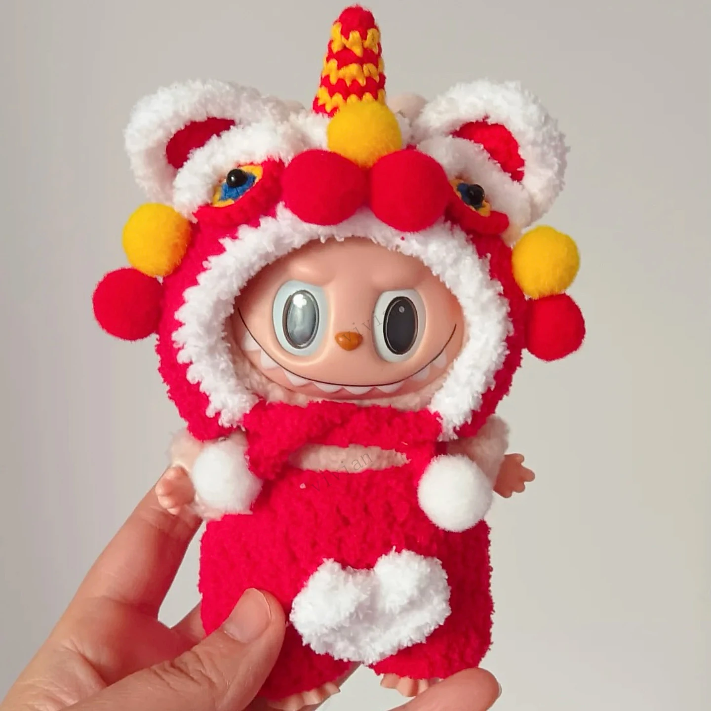 มินิตุ๊กตาเสื้อผ้าชุดอุปกรณ์เสริมสําหรับ 15-17 ซม.Labubu Idol Lion Dance Hood หมวกถักใหม่ปีเสื้อผ้าเสื้อผ้าของขวัญ