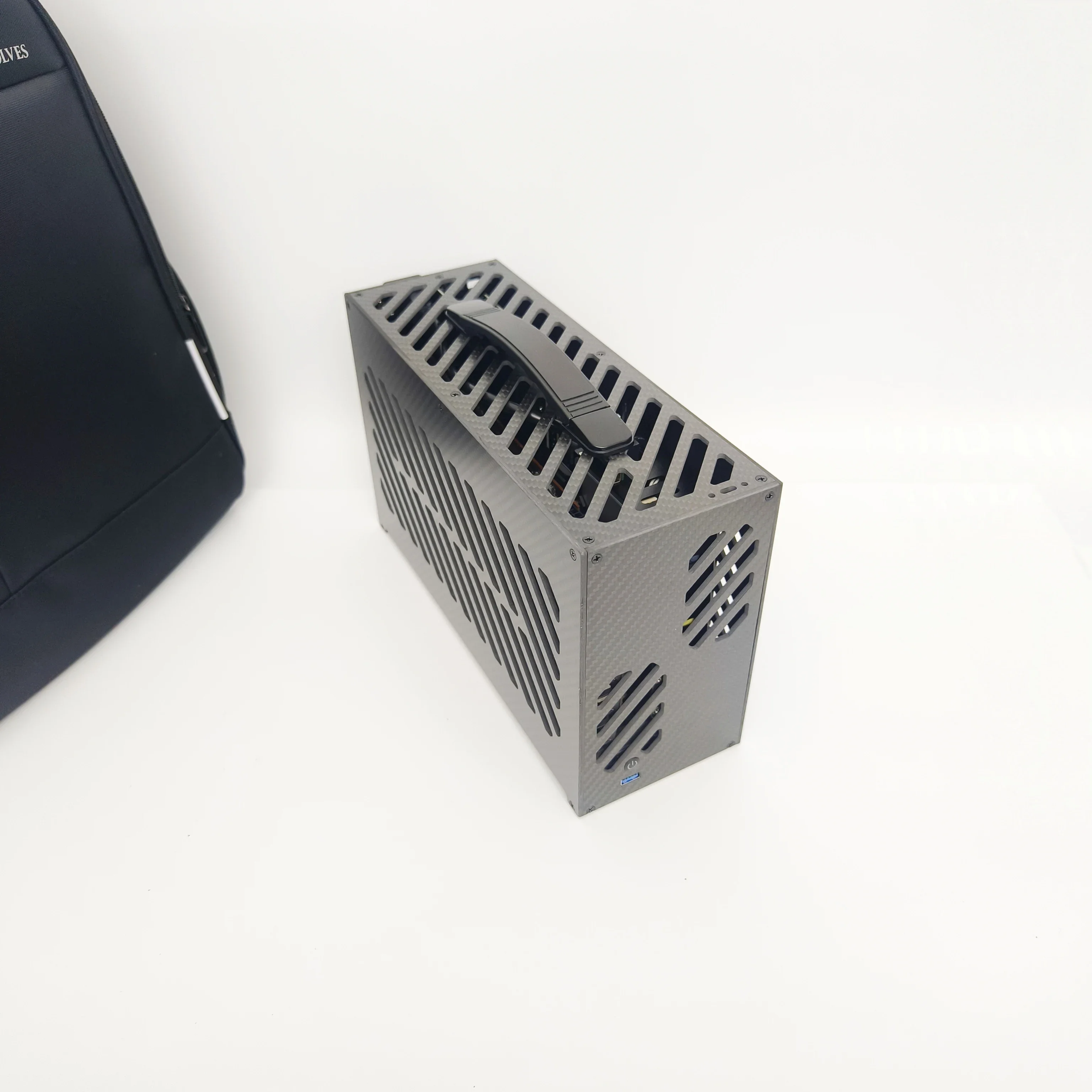 new version A60 chassis 5 liters ITX, A4 structure supports dual fan graphics card 5080 SFX power supply