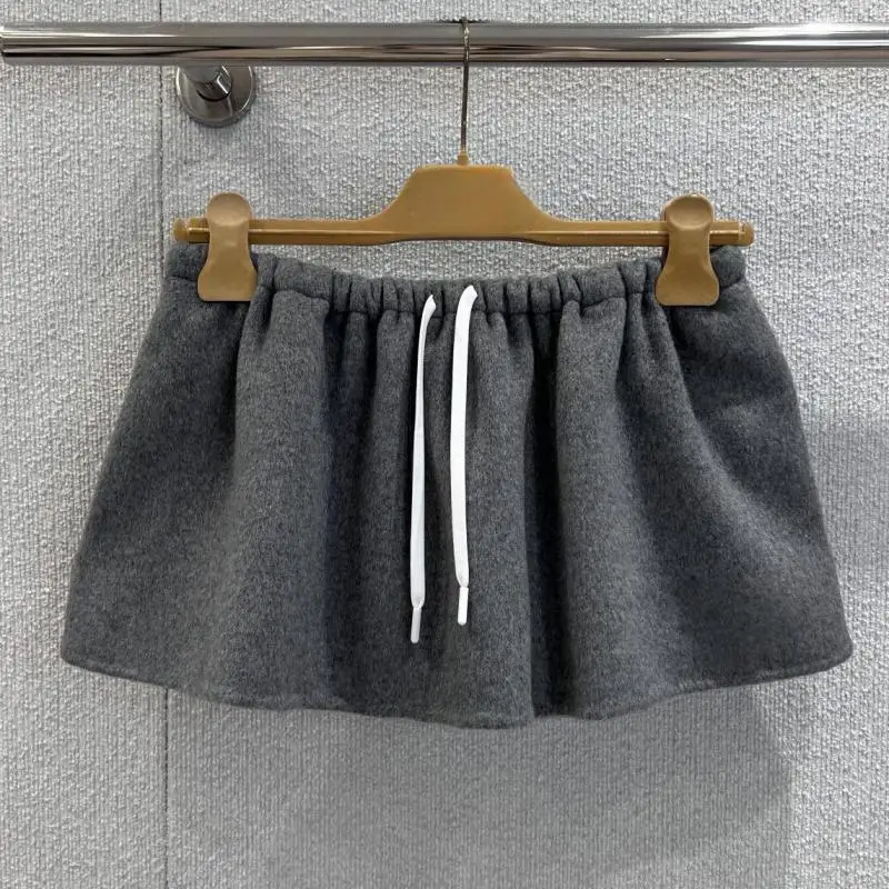 European Station New Women's Grey Drawstring Wool Puffy Skirt Fashionable Stylish Age-reducing All-match Slim-fit Skirt