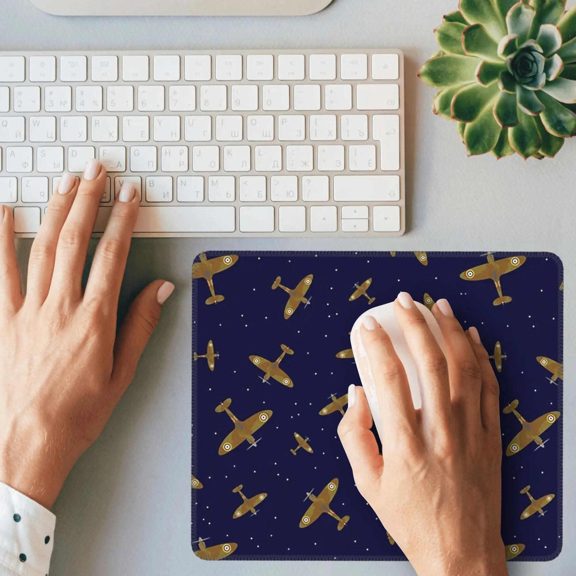 

Spitfire War Самолеты в полете на темно-синем коврике для мыши Компьютерная клавиатура Коврик для мыши Игровой ПК Ноутбук Настольный коврик Офисные настольные коврики