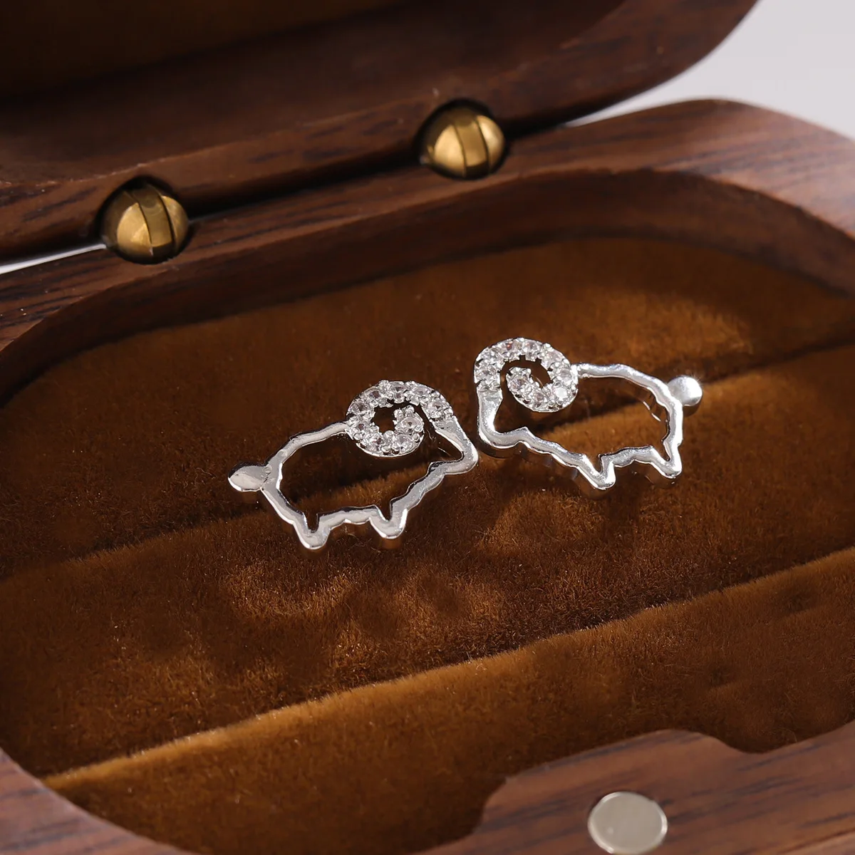UiniTail Hot Selling New 925 Tibetan Silver Fashion Creative Set with Diamonds Temperament Little Sheep Animal Zodiac Earrings