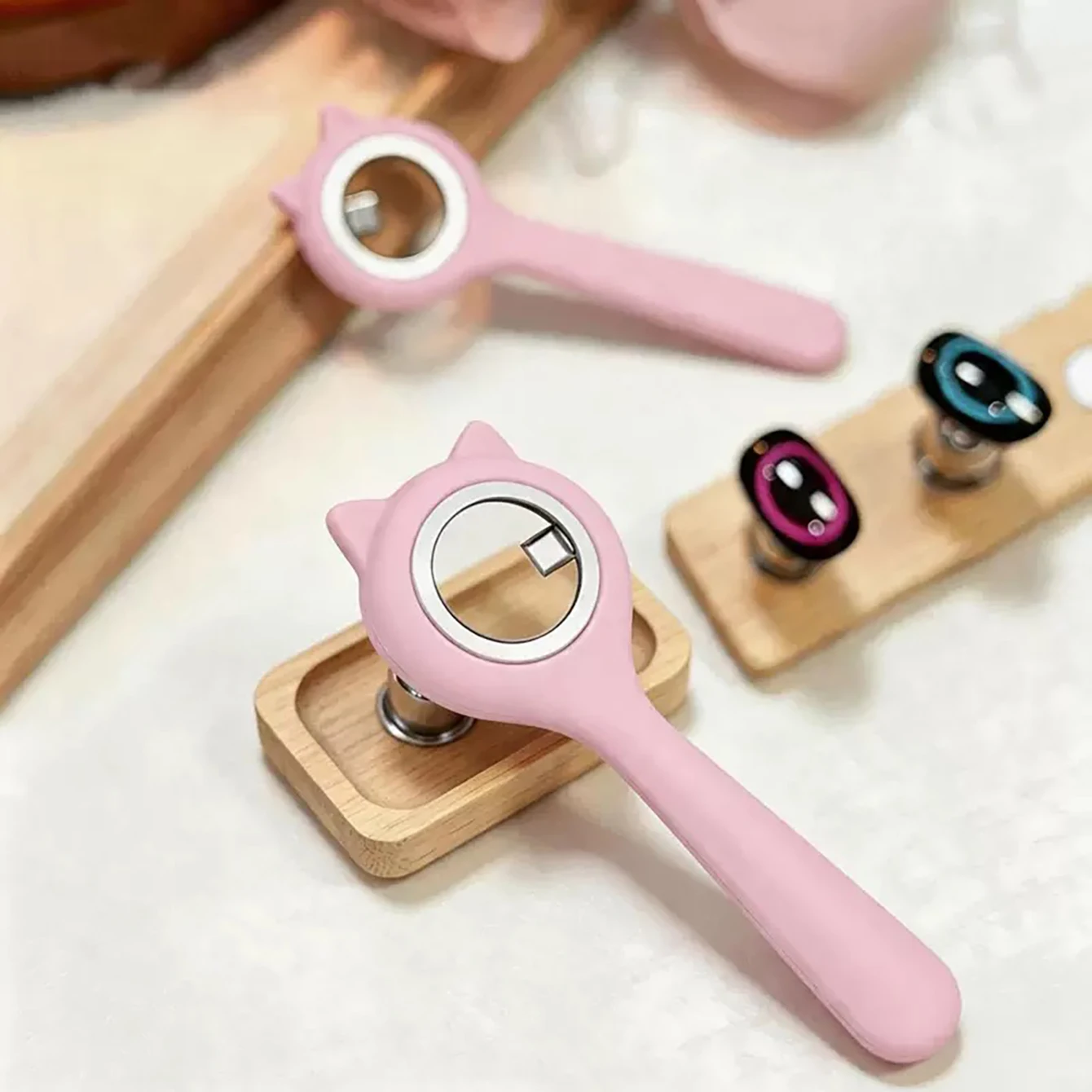 2026 Upgraded Cute Cat Handle Ring Cat Eye Magnet, Powerful Circular Magnet Tool for Nail Art Beginners