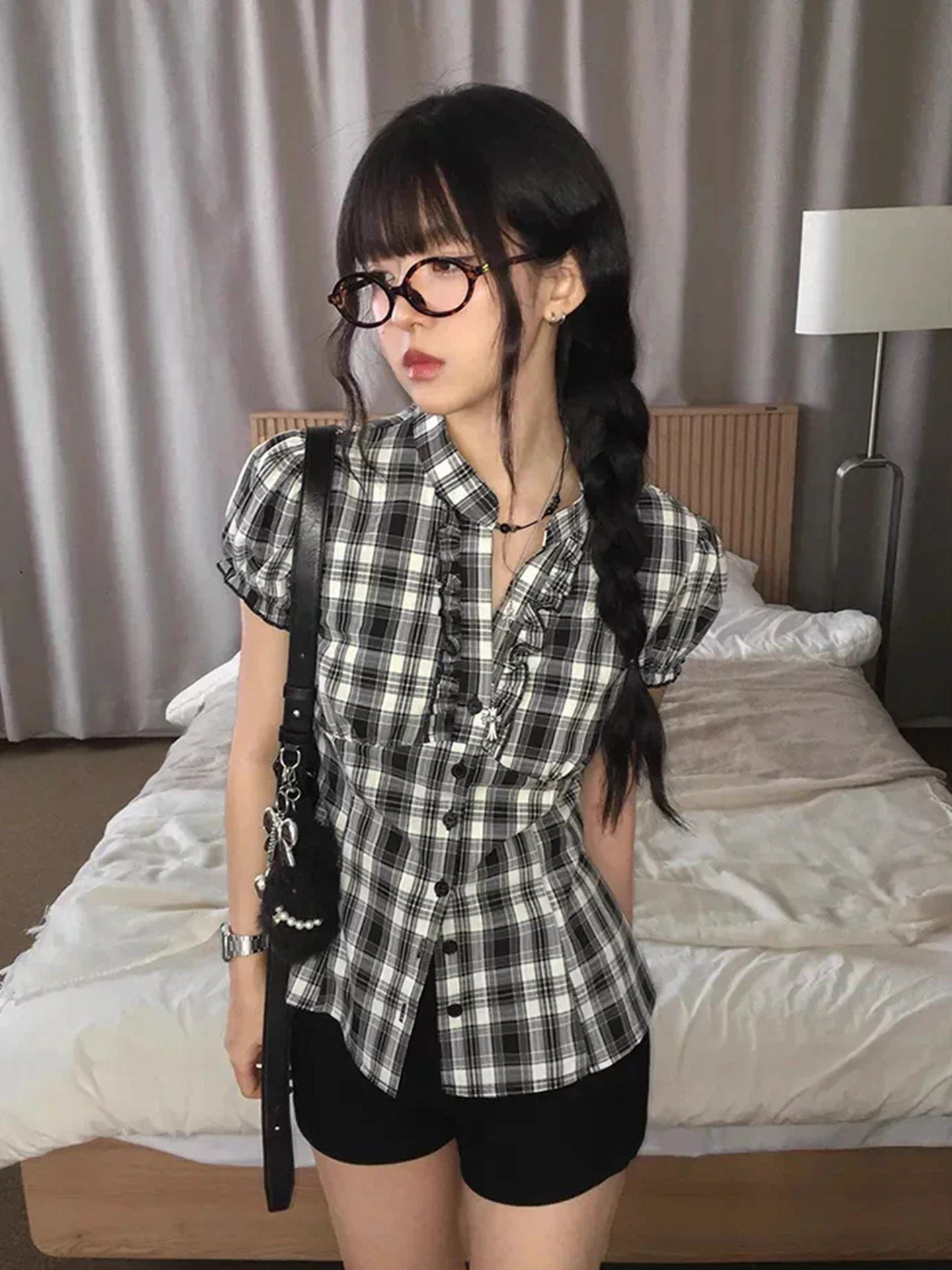 

Новая летняя женская рубашка в ретро-стиле с узором под дерево, с маленьким воротником-стойкой, на одной пуговице, приталенная, в клетку, с коротким рукавом