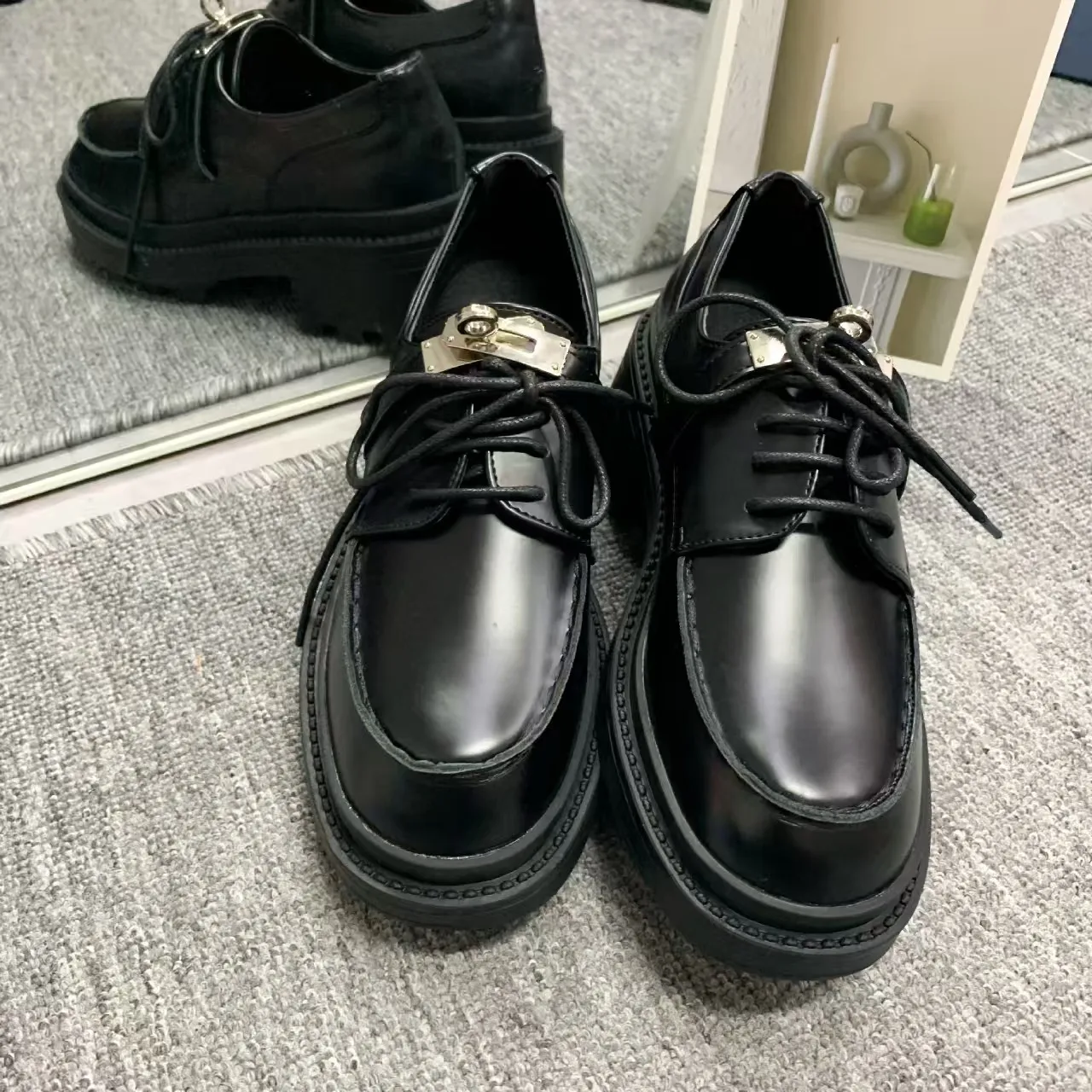 أحذية نسائية بكعب سميك على الطراز البريطاني لربيع وخريف أحذية بدون كعب أنيقة جديدة مقاس صغير أحذية فردية