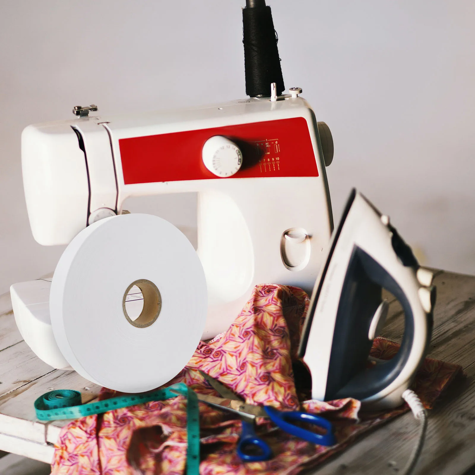 

1 Roll Water Washable Ironing Fabric Labels Non-Woven Reusable Clothing Size Stickers For T-Shirts Coats Apparel Organization