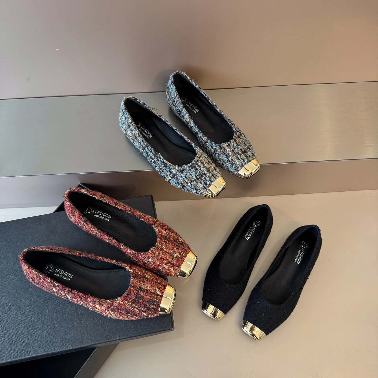 حذاء نسائي بكعب منخفض مطبوع عليه ركلة واحدة معدني مزخرف عند أصابع القدم ونعل مطاطي مقاوم للاهتراء مريح وقابل للتنفس Zapatos Mujer