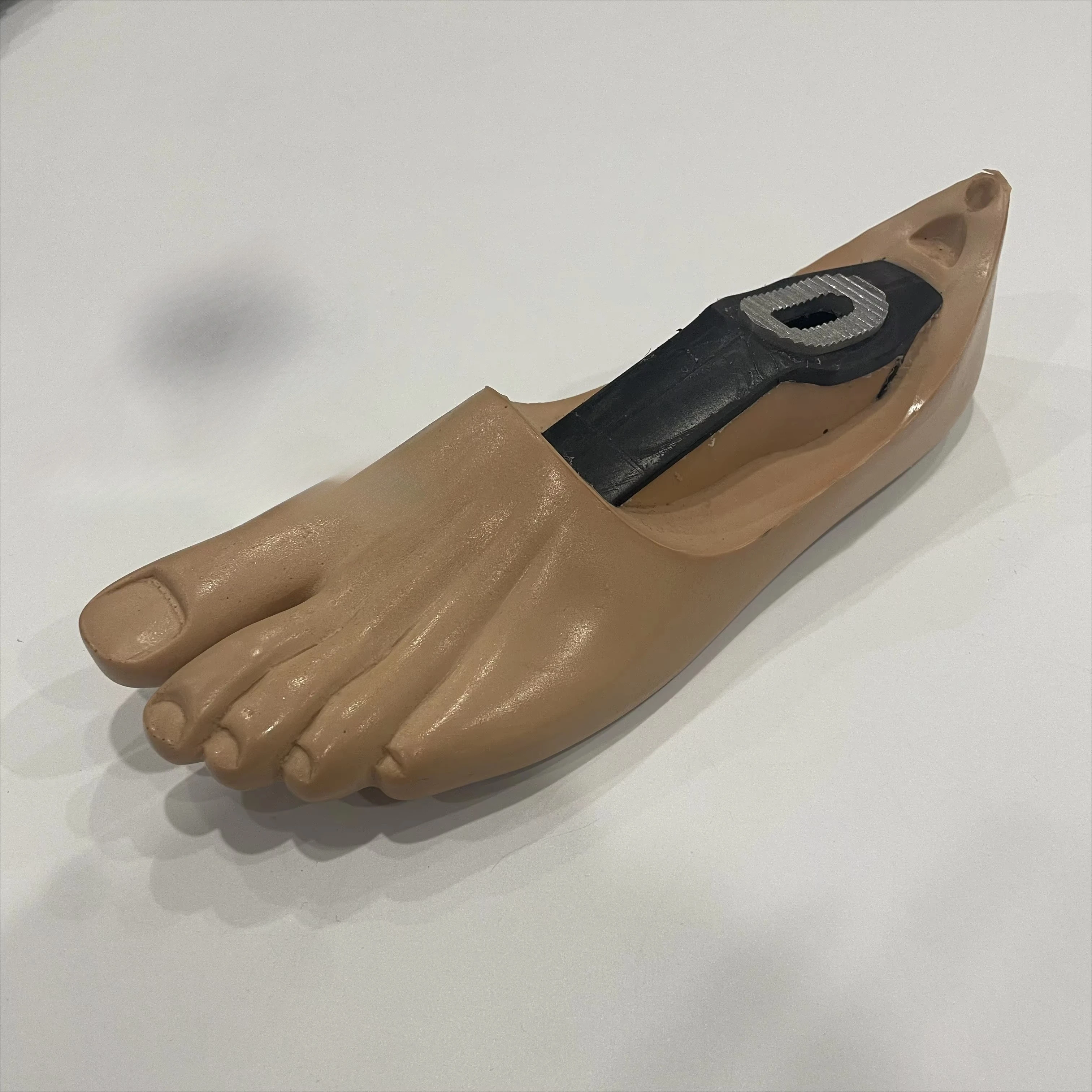 Multi-foot maximum weight 100kge More appearance EHeel height adjustment based on ankle position 22-28 cm