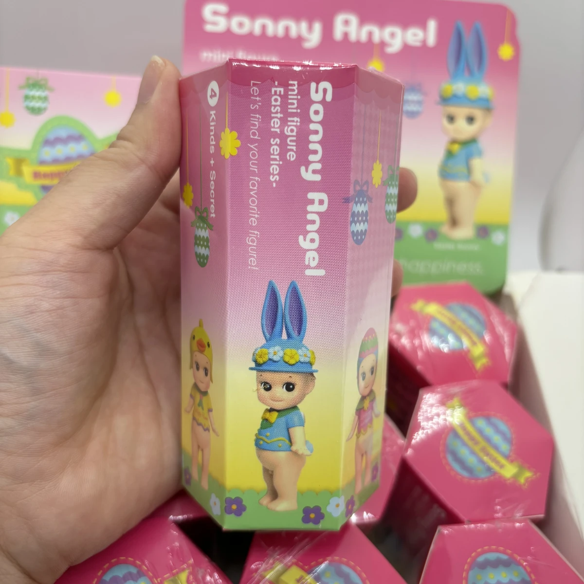 Sonny Angel Mini Figura 2016 Caja ciega de la serie Pascua El pollito amarillo con un sombrero y el conejo azul son muy lindo SAS65258