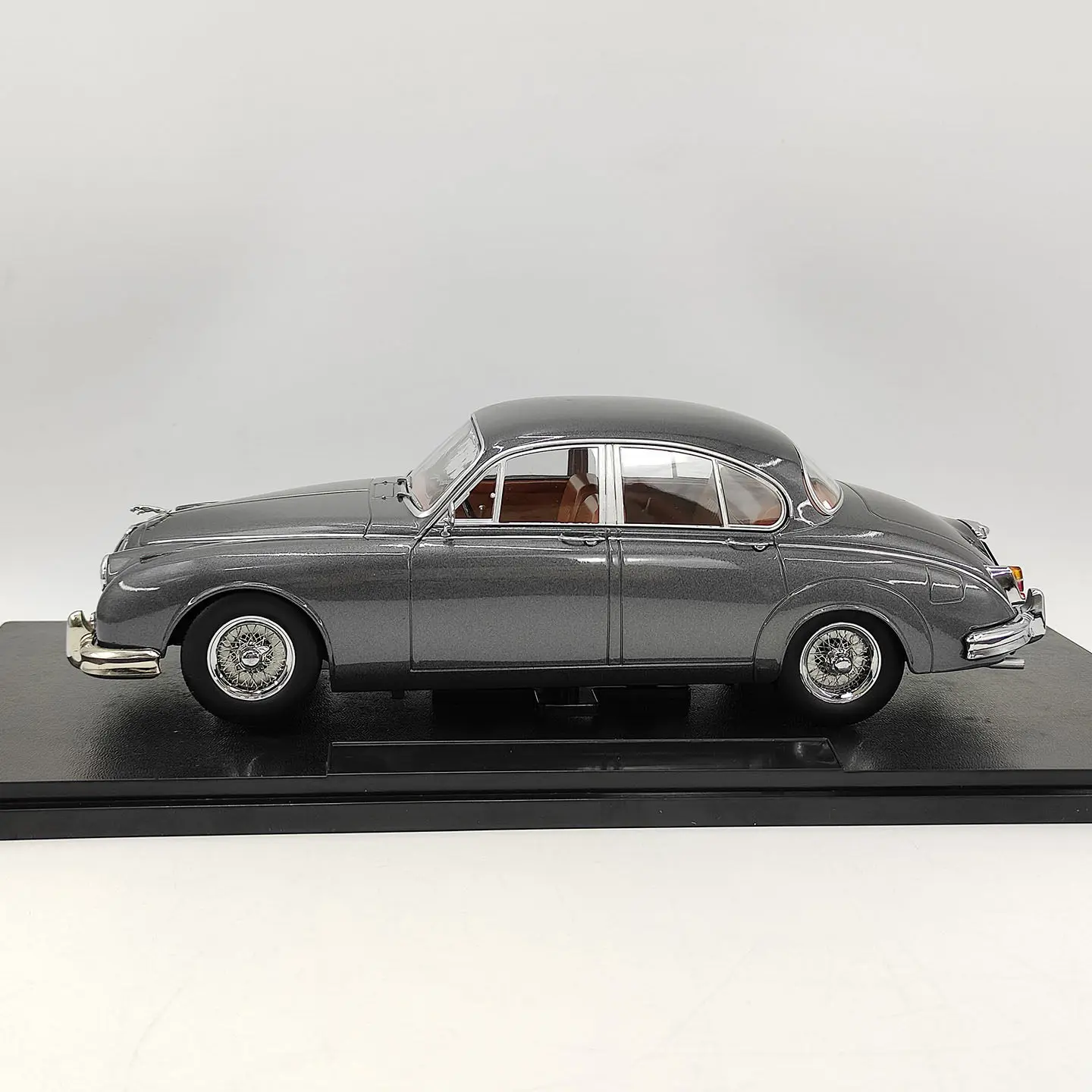 Diecast KK 1/18 Scale Jaguar Daimler 250 V8 LHD 1962 Alloy Car Model