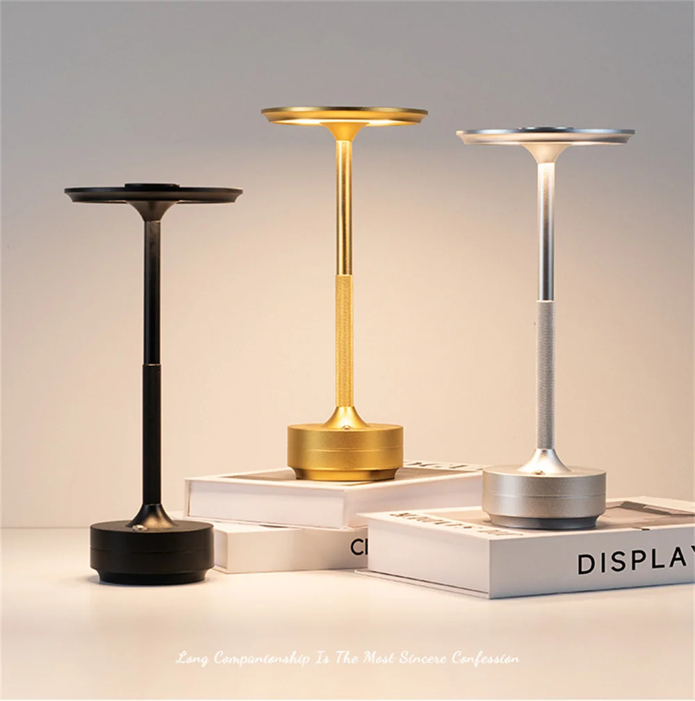 Lampada da tavolo a LED senza fili DC5V Lampada da comodino in metallo ricaricabile USB Sensore tattile e luminosità dimmerabile per studio/caffè/bar