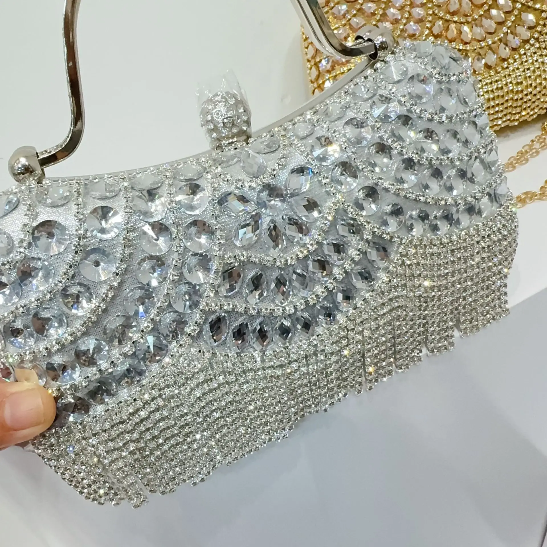 

Lawaia Popular Nigeria Exquisite Evening Bags with Diamond Design Fashionable Handle Clutch Rhinestone Decorated Long Chain Bag