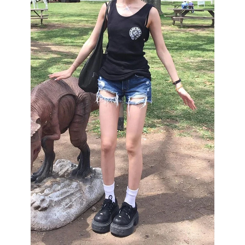 

Джинсовые шорты с бахромой и дырками в американском ретро-стиле Y2K, дизайн в стиле Spice Girls, коллекция Весна-Лето 2026