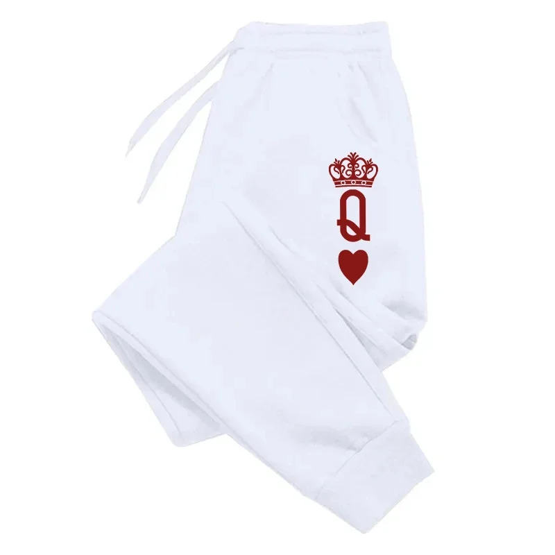 

Брюки-джоггеры с вышивкой в виде короны и буквами 2025 года — повседневные спортивные брюки — модный уличный стиль — высокое качество — простой дизайн для уличной одежды