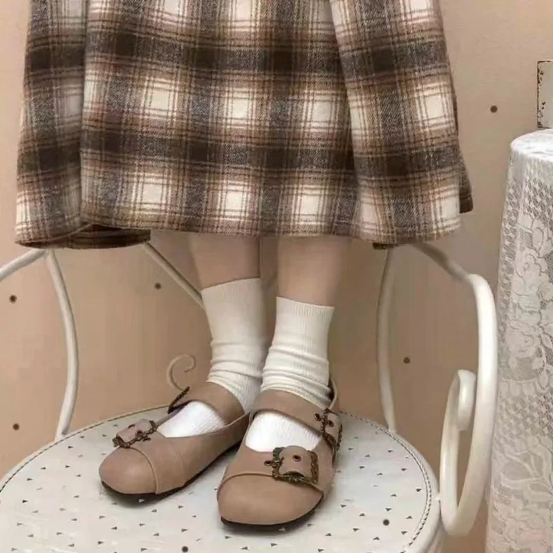 

Retro Low Heel Single Shoes Spring and Summer New Fashion Belt Buckle Square Head Comfortable Shallow Toe Leather Shoes