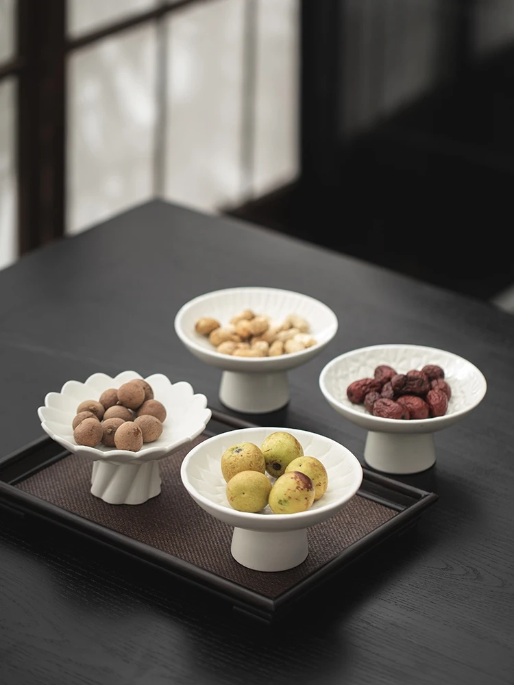 Creative White Ceramic Fruit Plate Afternoon Tea Cake Dishes Home Delicate Nut Biscuit Dishes Cutlery Kitchenware Lace Plate New