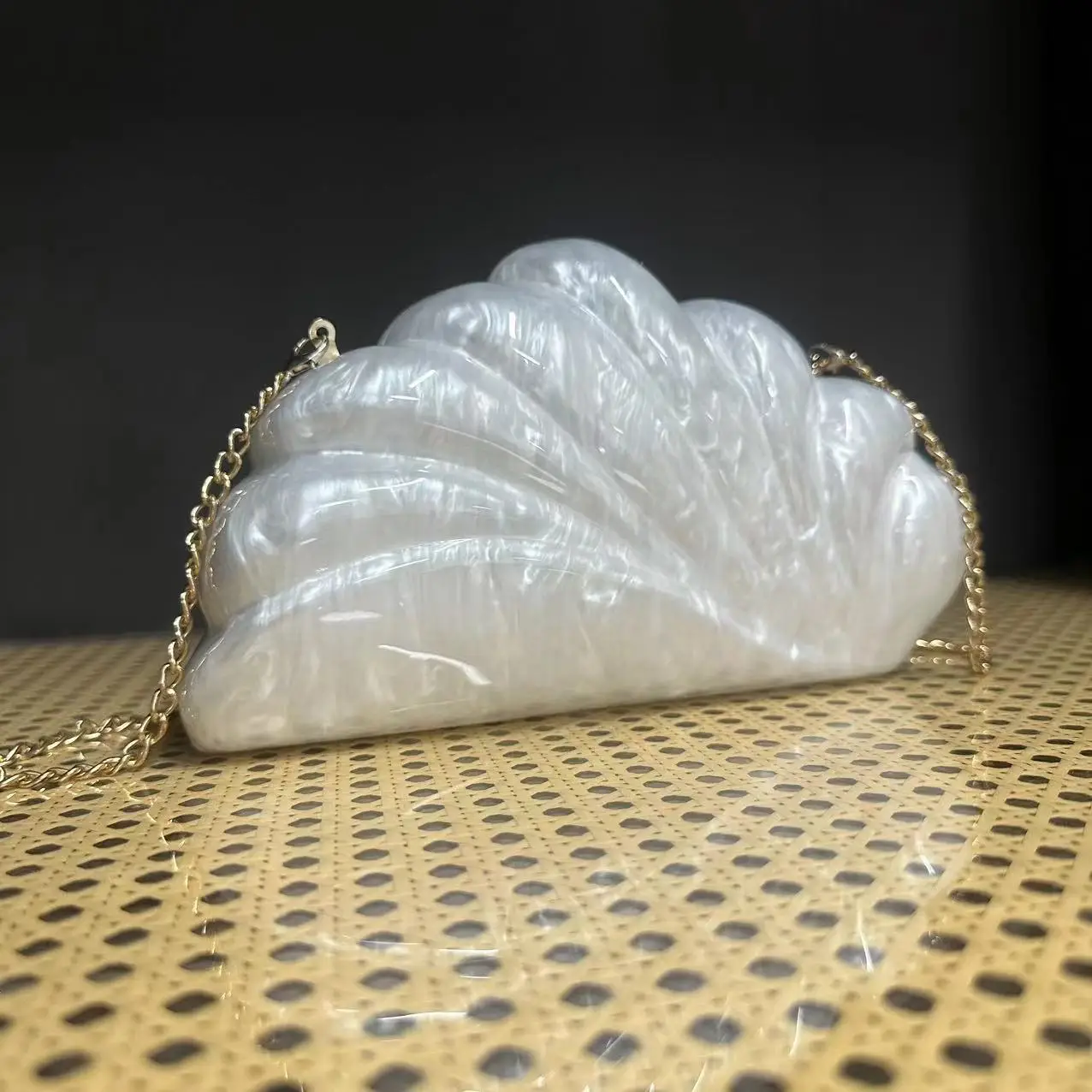 2024 Sea Shell Clutch Bag Acrylic Egg Clutch Bag Women Wedding Evening Party Cute Ivory Pearl Color Purse Handbag