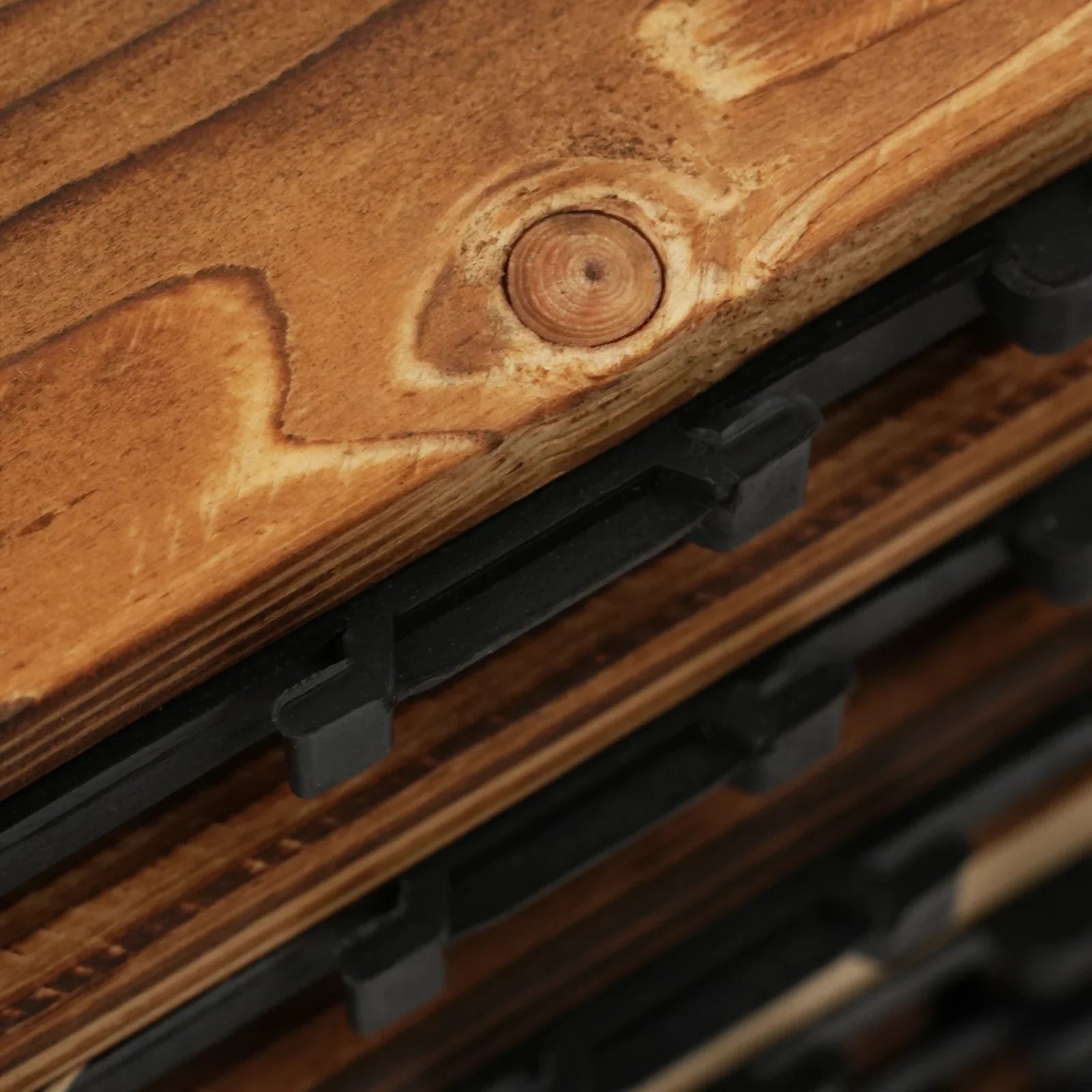 DIY Carpet Floor Tiles with Non-destructive Installation and Carbonization Process