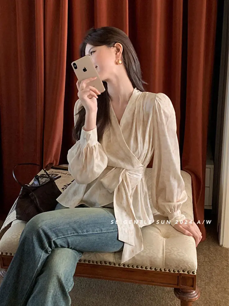 French V-neck Long Sleeved Shirt for Women with High-end Design Niche Temperament Chiffon Waist Cinched Lace Up Top