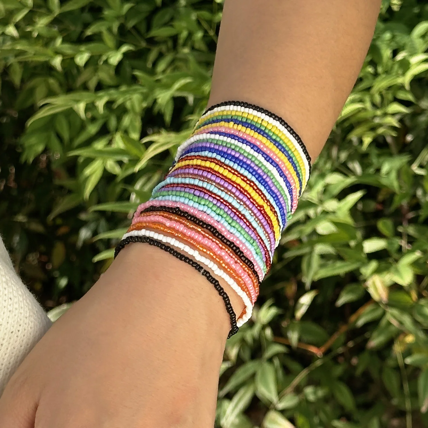 Böhmisches Perlenarmband-Set für Frauen, bunt, dehnbar, Reisperlen, Kettenarmreif, stapelbarer Schmuck, Sommer- und Strandgeschenk – Detail 9