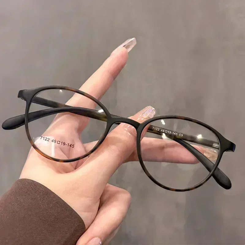 Ultra Light Comfortable Myopia Glasses Frames for Men and Women Retro Round Optical Eyewear Japanese Style TR90 Material Eyewear