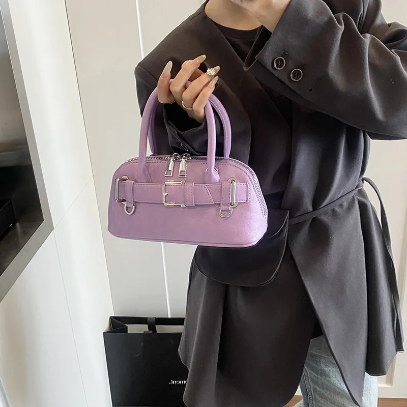 

2025 Новая нишевая дизайнерская байкерская сумка с пряжкой на ремне - высококачественная пригородная сумка через плечо под мышками