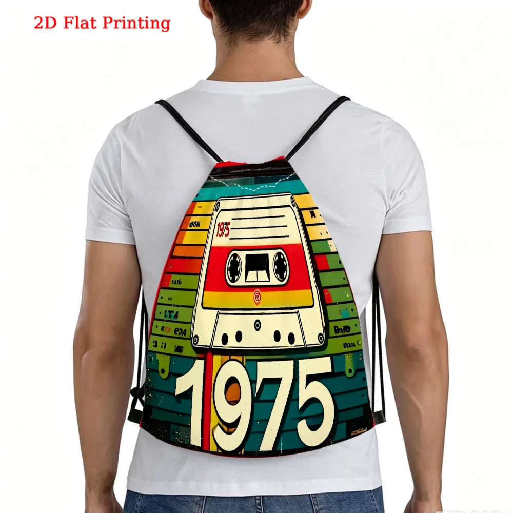 Retro Style 1975 Cassette Tape 2D Flat Print Drawstring Backpack Fitness Sports Outdoor Travel