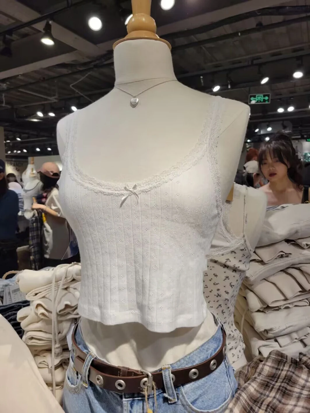 

Lace Trim Eyelet White Tank Tops Women Sweet Cute Sleeveless Cotton Slim Sexy Crop Top Female Summer Casual Simple Y2k Vest